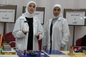 كلمة الطالبة زهراء دشتي بمعرض الجيولوجيا والفيزياء بثانوية صباح السالم بنات