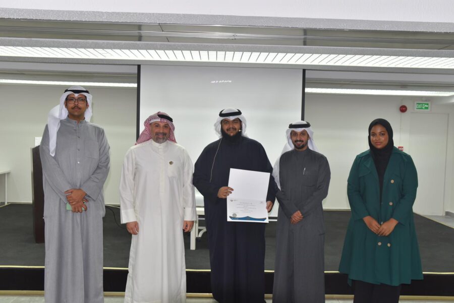 اختتام دورة اللجنة الثقافية بمحاضرة ” الحرية المالية “