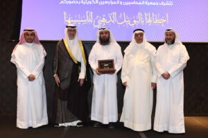 تكريم رئيس الجمعية المهندس فيصل العتل برعاية سمو رئيس مجلس الوزراء وبمناسبة مرور 50 عاما على تأسيس ” المحاسبين والمراجعين الكويتية”