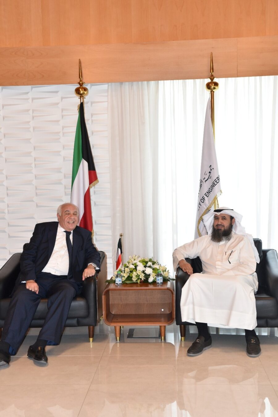 العتل بحث  الاعتماد المهني مع رئيس جامعة المستقبل المصرية