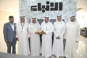قام مع نائب االرئيس وأمين الصندوق بزيارة ” الأنباء “