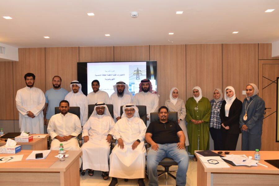 مركز التدريب أقام دورة ” الاعتبارات  الفنية لتصميم أنظمة الطاقة الشمسية الكهروضوئية “